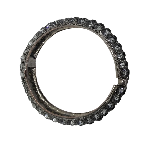 VINTAGE DARK SILVERTONE CLAMPER BRACELET WITH SILVER & BLACK GLASS RHINESTONES - Picture 7 of 7